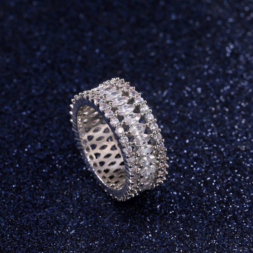 ✨SOLD OUT✨Hollow Intricate Wide Band✨ - Picture 6 of 10